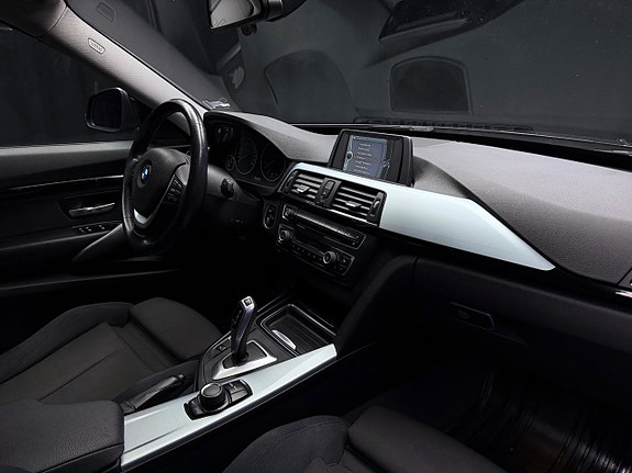 BMW 320d 11 of 30