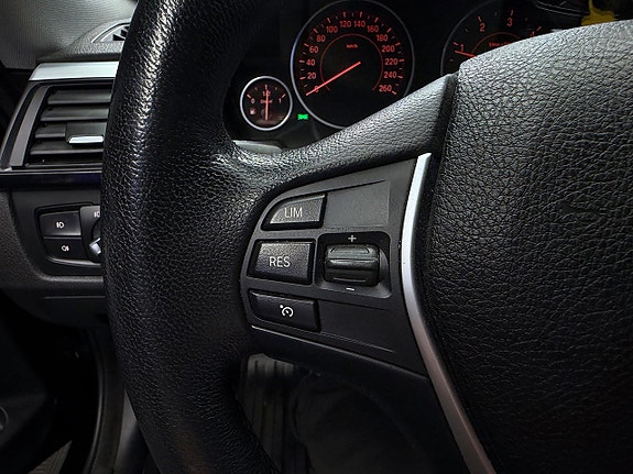 BMW 320d 16 of 30