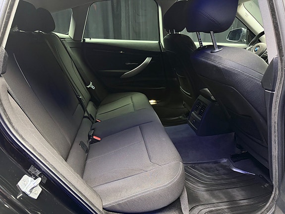 BMW 320d 12 of 30
