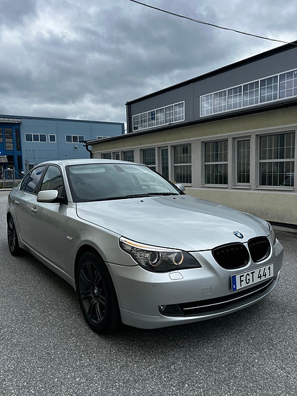 BMW 530xd 4 of 5