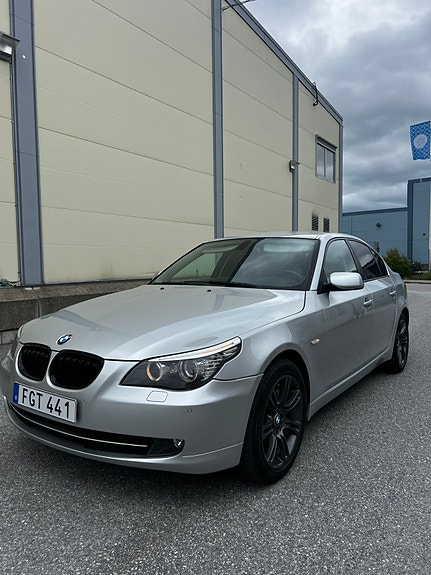 BMW 530xd 3 of 5