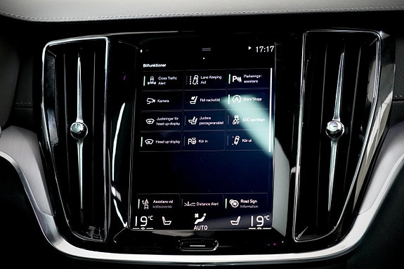 Volvo V60 Cross Country 12 of 23