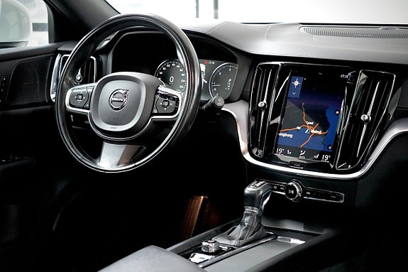 Volvo V60 Cross Country 9 of 23