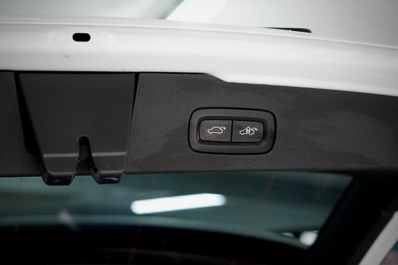 Volvo V60 Cross Country 16 of 23