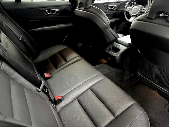 Volvo V60 Cross Country 19 of 23