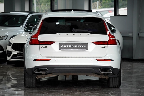 Volvo V60 Cross Country 3 of 5
