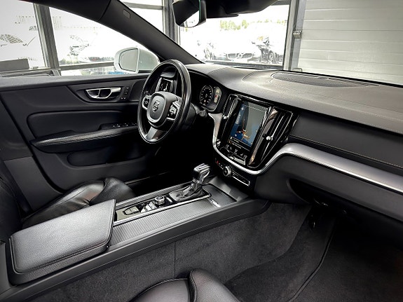 Volvo V60 Cross Country 14 of 23