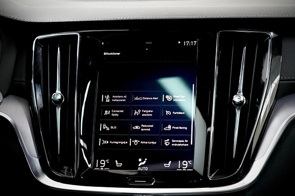 Volvo V60 Cross Country 11 of 23
