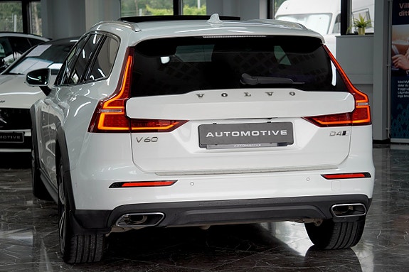 Volvo V60 Cross Country 7 of 23