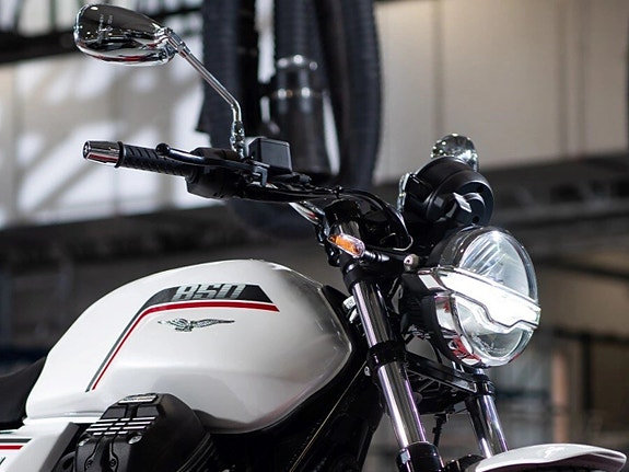 Moto Guzzi V7 Special 4 of 5