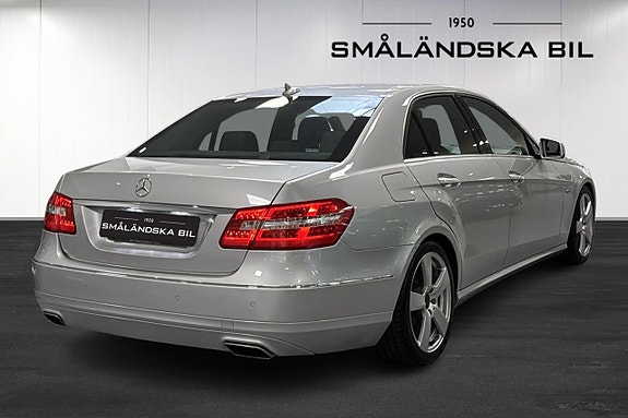 Mercedes-Benz E220 4 of 5