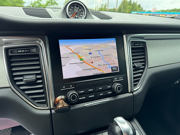 Porsche Macan Turbo 16 of 23