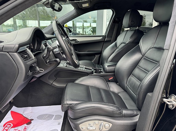 Porsche Macan Turbo 8 of 23