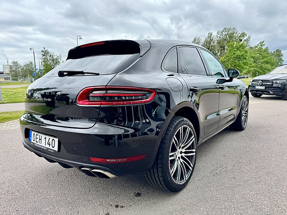 Porsche Macan Turbo 4 of 5