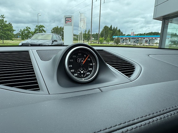 Porsche Macan Turbo 14 of 23