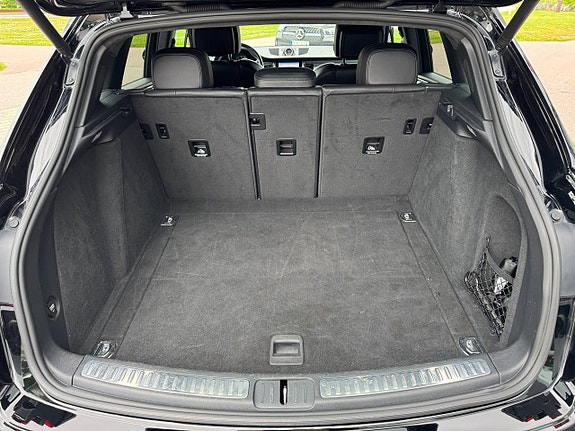 Porsche Macan Turbo 22 of 23