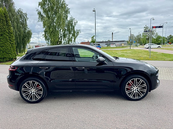 Porsche Macan Turbo 5 of 5