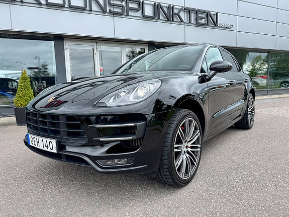 Porsche Macan Turbo 7 of 23