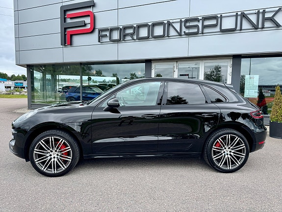 Porsche Macan Turbo 2 of 5