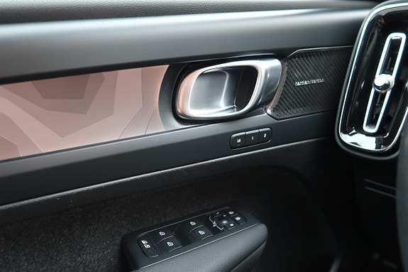 Volvo XC40 4 of 5