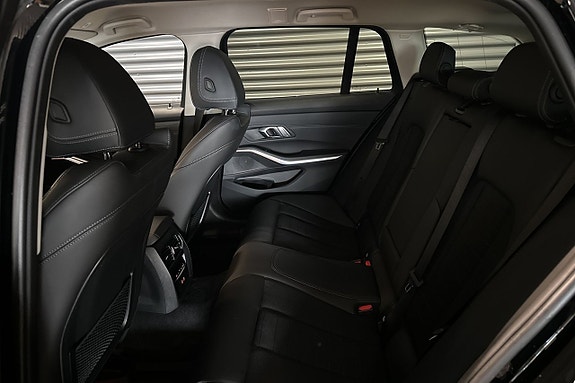 BMW 330e 18 of 21