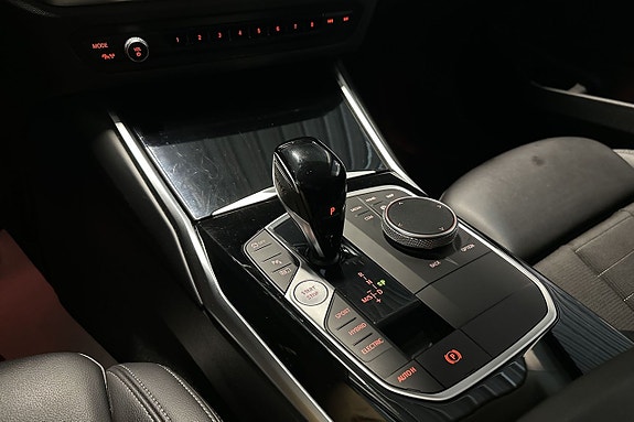 BMW 330e 11 of 21