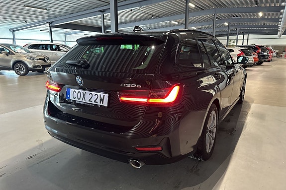 BMW 330e 4 of 5