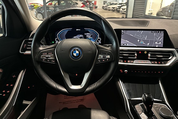 BMW 330e 10 of 21