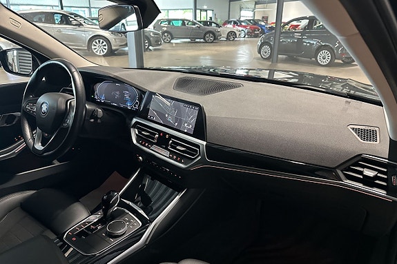 BMW 330e 7 of 21