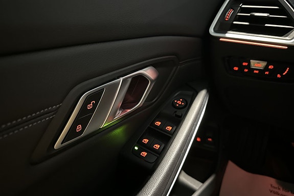 BMW 330e 15 of 21