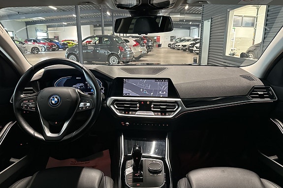 BMW 330e 8 of 21