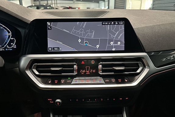 BMW 330e 12 of 21