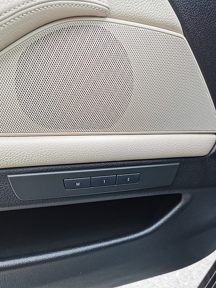 BMW 520d 3 of 5