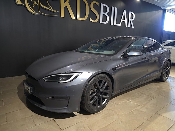 Tesla Model S 2 of 6