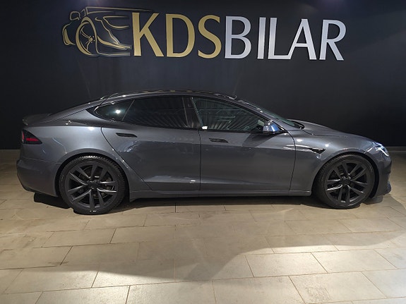 Tesla Model S 4 of 6