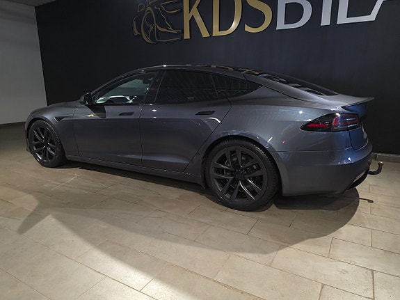 Tesla Model S 3 of 6
