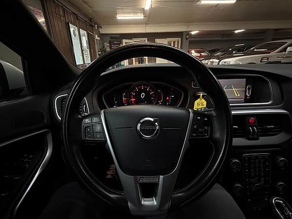 Volvo V40 16 of 23
