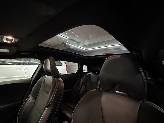 Volvo V40 13 of 23