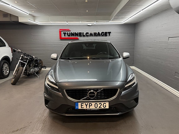 Volvo V40 2 of 5