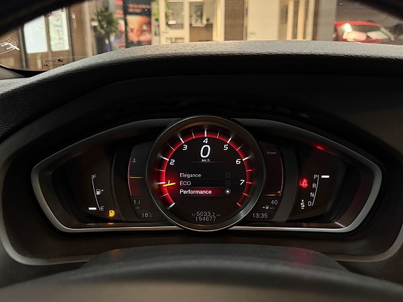 Volvo V40 17 of 23
