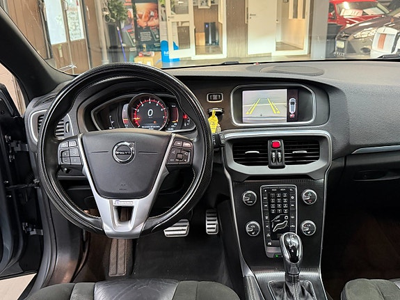 Volvo V40 11 of 23