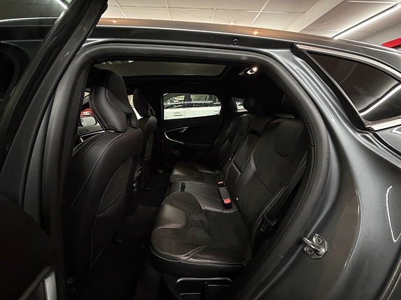Volvo V40 9 of 23