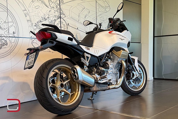 Moto Guzzi V100 Mandello 3 of 4