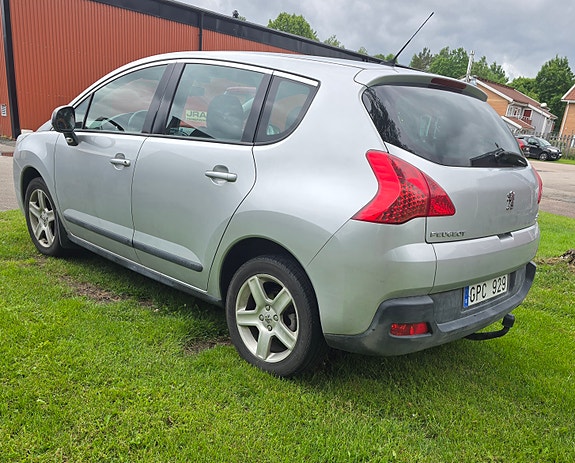 Peugeot 3008 2 of 5