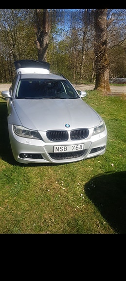 BMW 320i 3 of 5