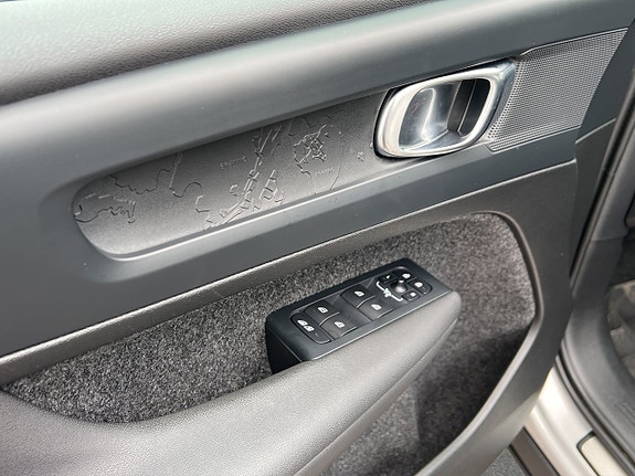Volvo XC40 10 of 23