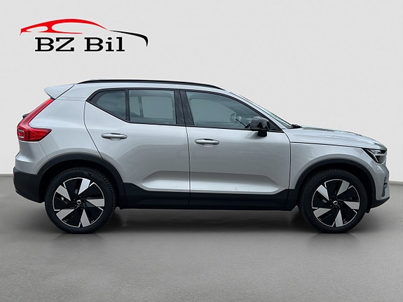 Volvo XC40 7 of 23