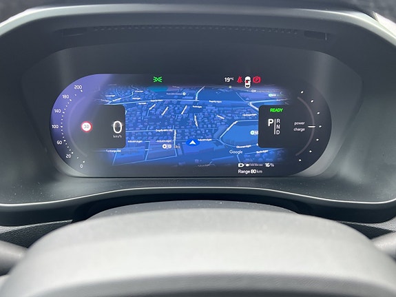 Volvo XC40 13 of 23