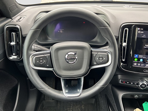 Volvo XC40 12 of 23