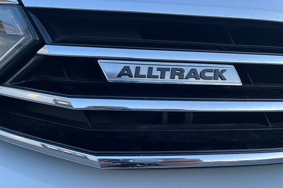 Volkswagen Passat Alltrack 14 of 15